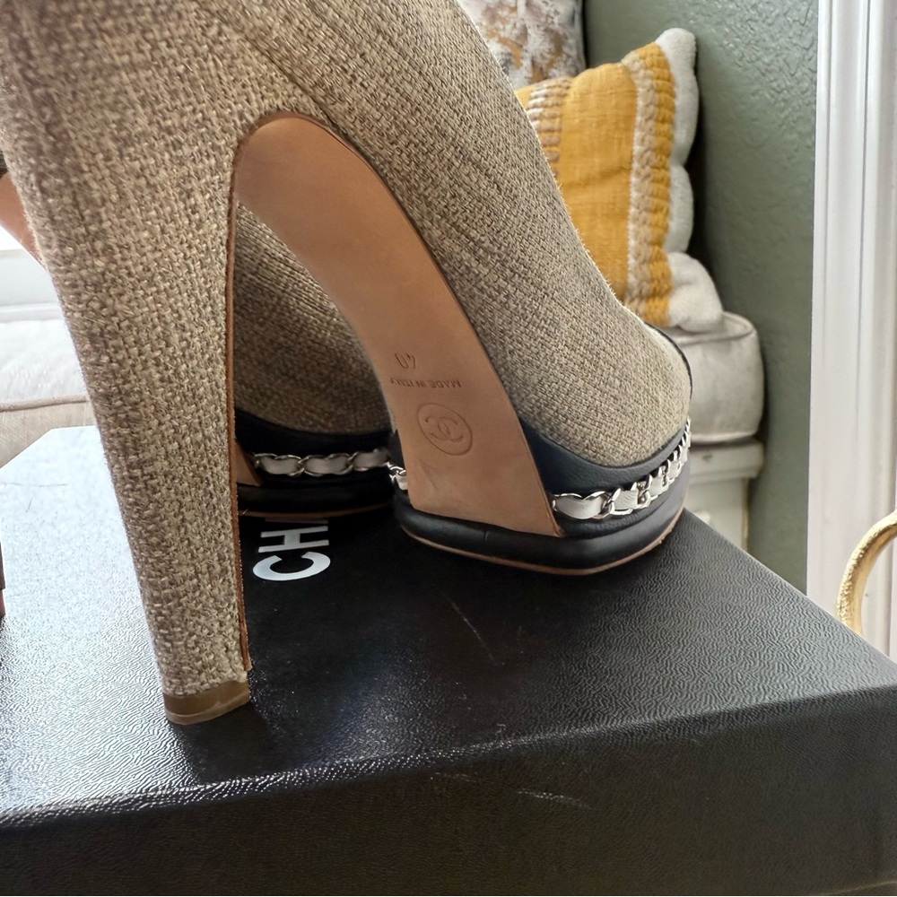 CHANEL Beige and Black Heels - Picture 6 of 13
